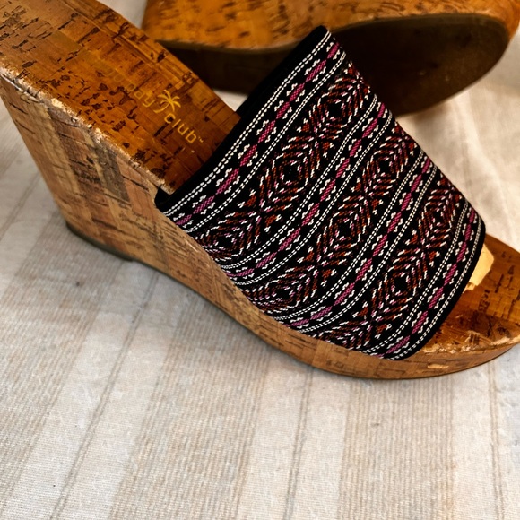 Slip on sandal with wedge heel - Picture 2 of 3